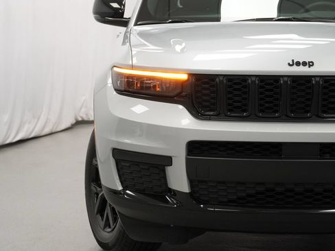 Certified 2024 Jeep Grand Cherokee L Altitude AWD/4WD image 6