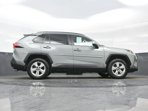 Used 2021 Toyota RAV4 XLE w/ Convenience Package image 33