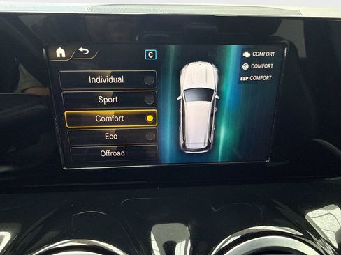 Used 2020 Mercedes-Benz GLB 250 4MATIC w/ Parking Assistance Package image 27