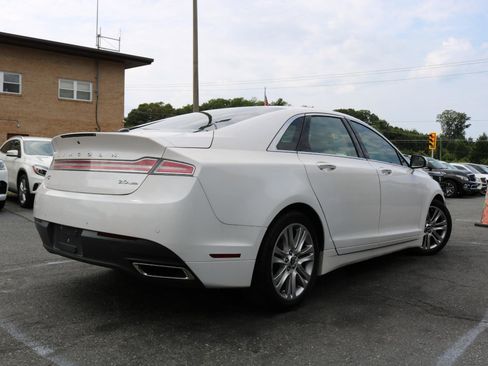 Used 2016 Lincoln MKZ FWD image 2