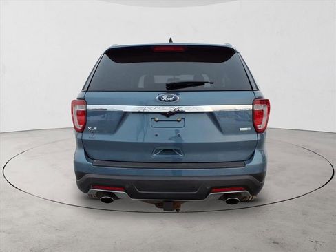Used 2018 Ford Explorer XLT image 6
