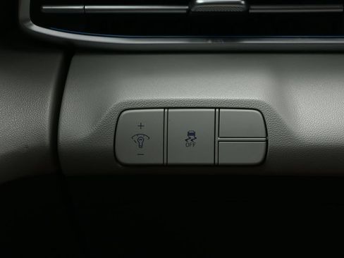 Used 2025 Hyundai Elantra Limited FWD image 24