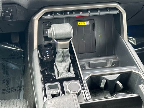 Used 2024 Toyota Tundra Limited image 23