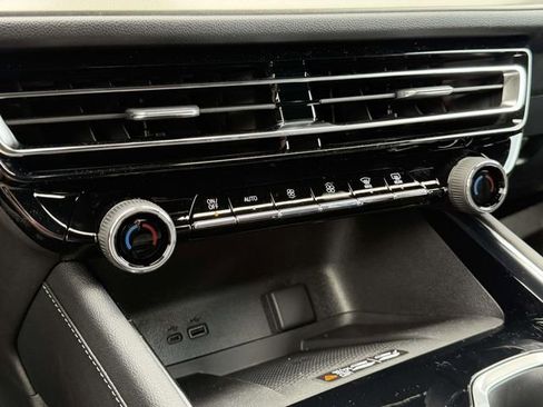 New 2026 Chevrolet Traverse LT image 29