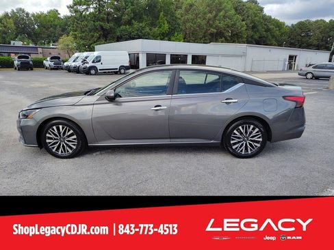 Used 2023 Nissan Altima 2.5 SV image 9
