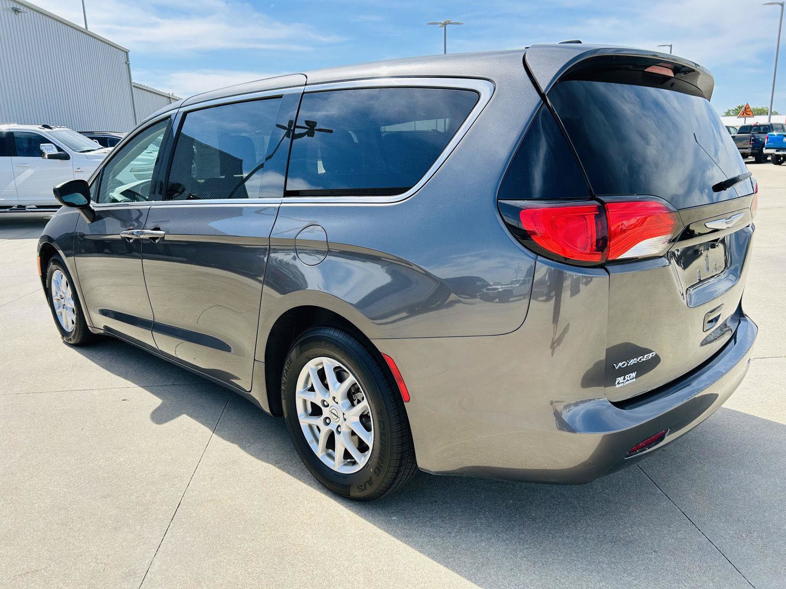 Used 2023 Chrysler Voyager LX FWD image 33