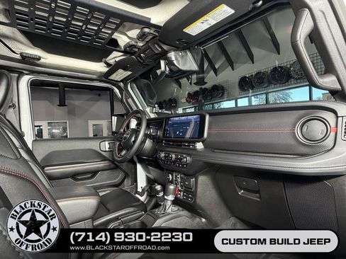 Used 2024 Jeep Gladiator Rubicon AWD/4WD image 23