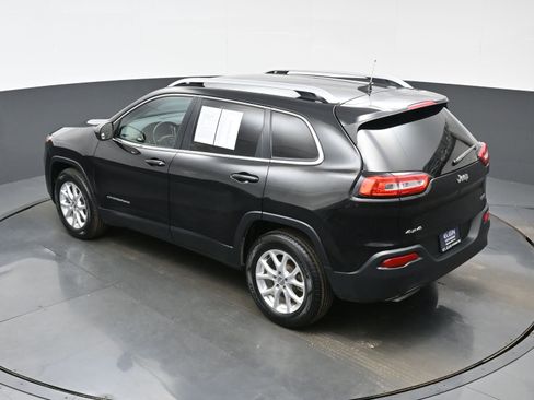 Used 2016 Jeep Cherokee Latitude w/ Comfort/Convenience Group AWD/4WD image 34
