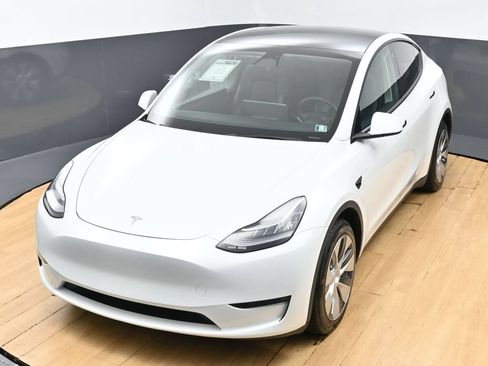 Used 2023 Tesla Model Y Long Range AWD/4WD image 6