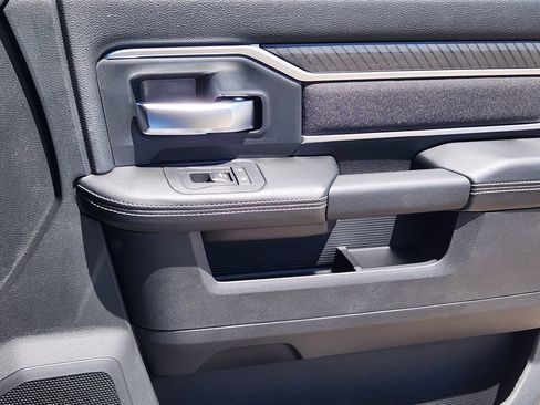 New 2026 RAM 2500 Big Horn AWD/4WD image 13