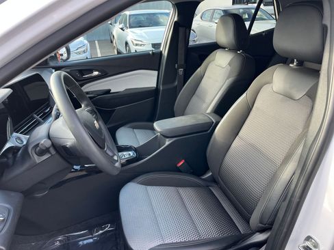 Used 2025 Chevrolet Trax LT image 35