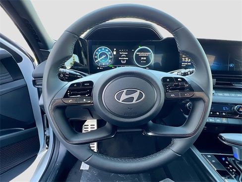 New 2025 Hyundai Elantra SEL image 11
