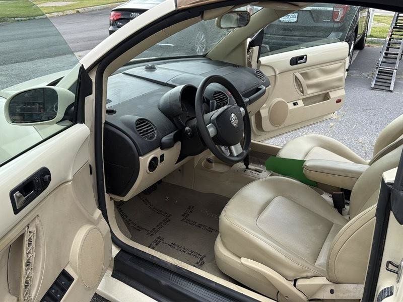 Used 2006 Volkswagen Beetle Convertible w/ Package 1 FWD image 10