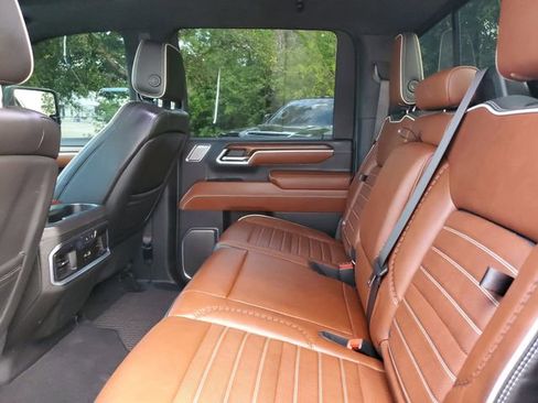 Used 2024 GMC Sierra 3500 Denali Ultimate AWD/4WD image 11