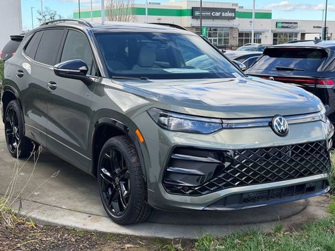 New 2026 Volkswagen Tiguan SE R-Line image 3