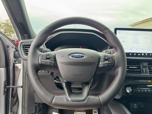 Used 2023 Ford Escape ST-Line w/ Tech Pack #1 AWD/4WD image 15