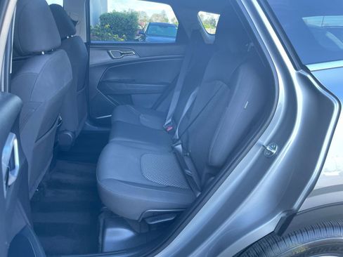 Used 2025 Kia Sportage LX image 37