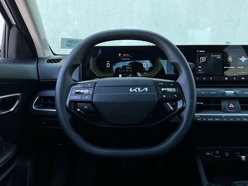 Used 2025 Kia K4 LXS image 33