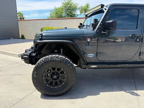 Used 2017 Jeep Wrangler Unlimited Rubicon w/ Max Tow Package AWD/4WD image 27