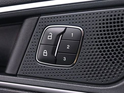 Used 2019 Ford Edge Titanium image 32