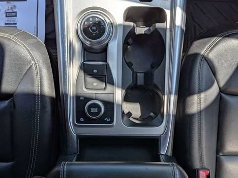 Used 2020 Ford Explorer XLT w/ Equipment Group 202A AWD/4WD image 17