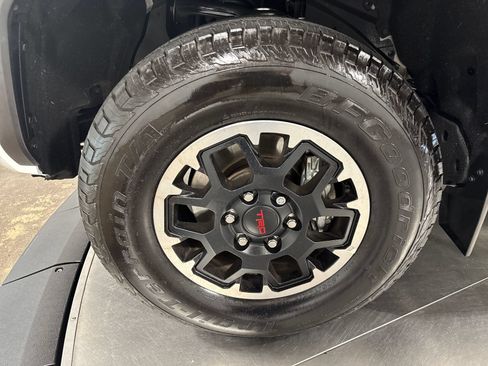 Used 2024 Toyota Tacoma TRD Off-Road w/ TRD Off Road Premium Package AWD/4WD image 2