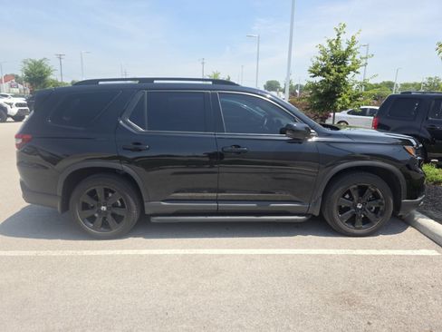 Used 2025 Honda Pilot Black Edition image 8