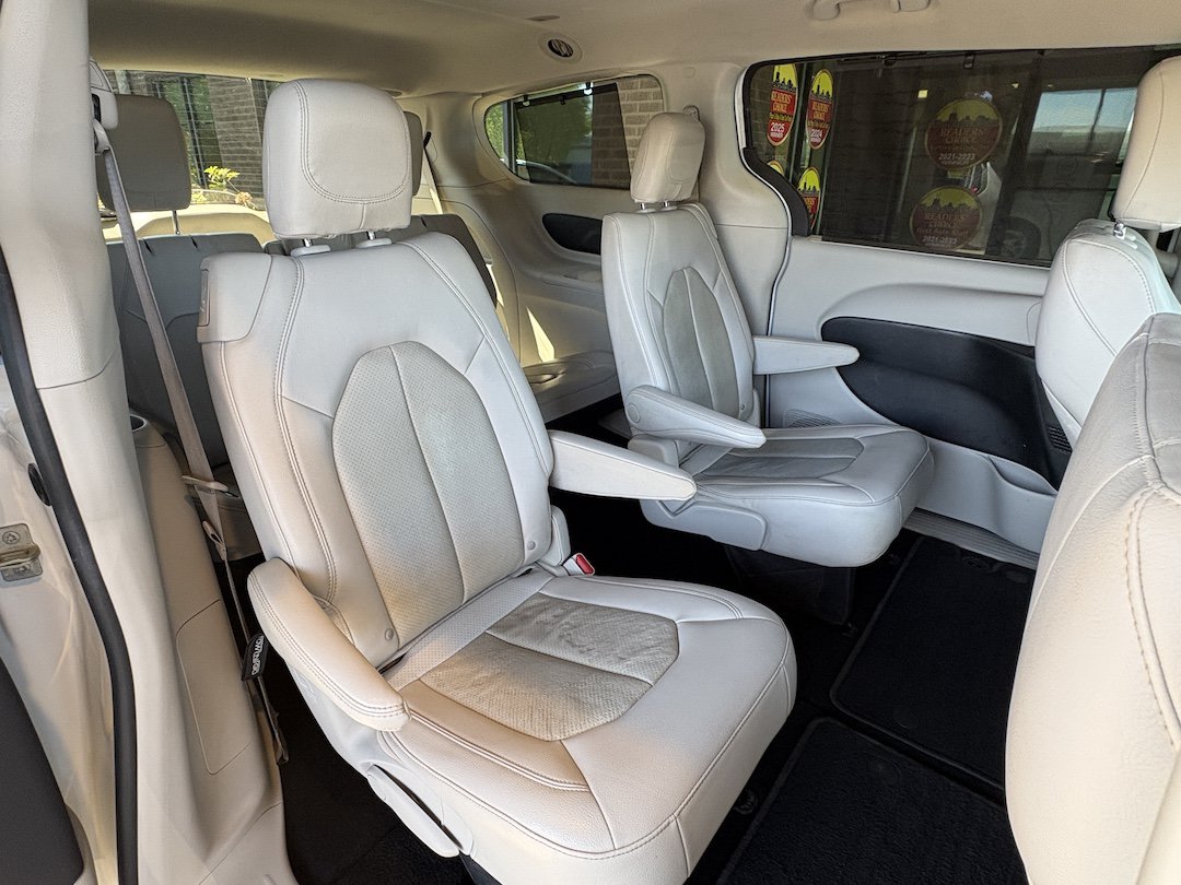 Used 2021 Chrysler Pacifica Touring-L FWD image 29