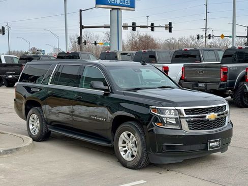 Used 2020 Chevrolet Suburban LT image 7