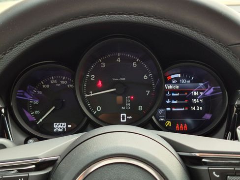 Certified 2026 Porsche Macan AWD/4WD image 16