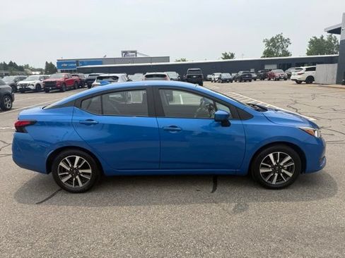 Used 2024 Nissan Versa SV FWD image 4