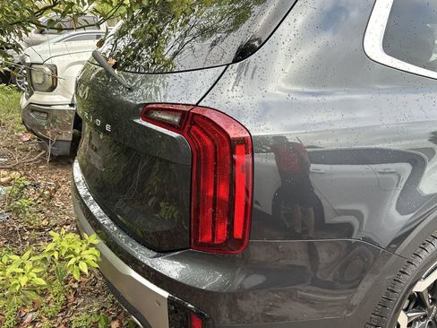 Used 2023 Kia Telluride S w/ S Sunroof Package image 9