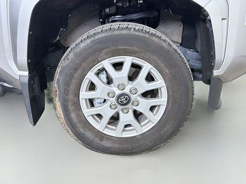 Used 2025 Toyota Tacoma SR5 AWD/4WD image 26