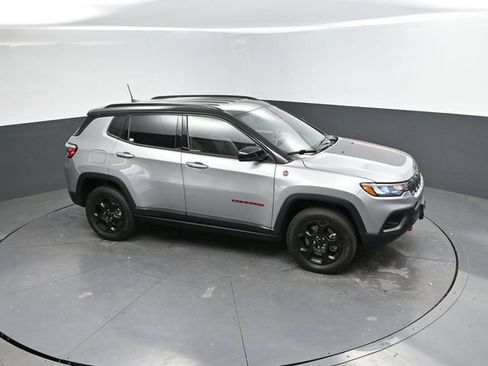 Used 2023 Jeep Compass Trailhawk AWD/4WD image 37