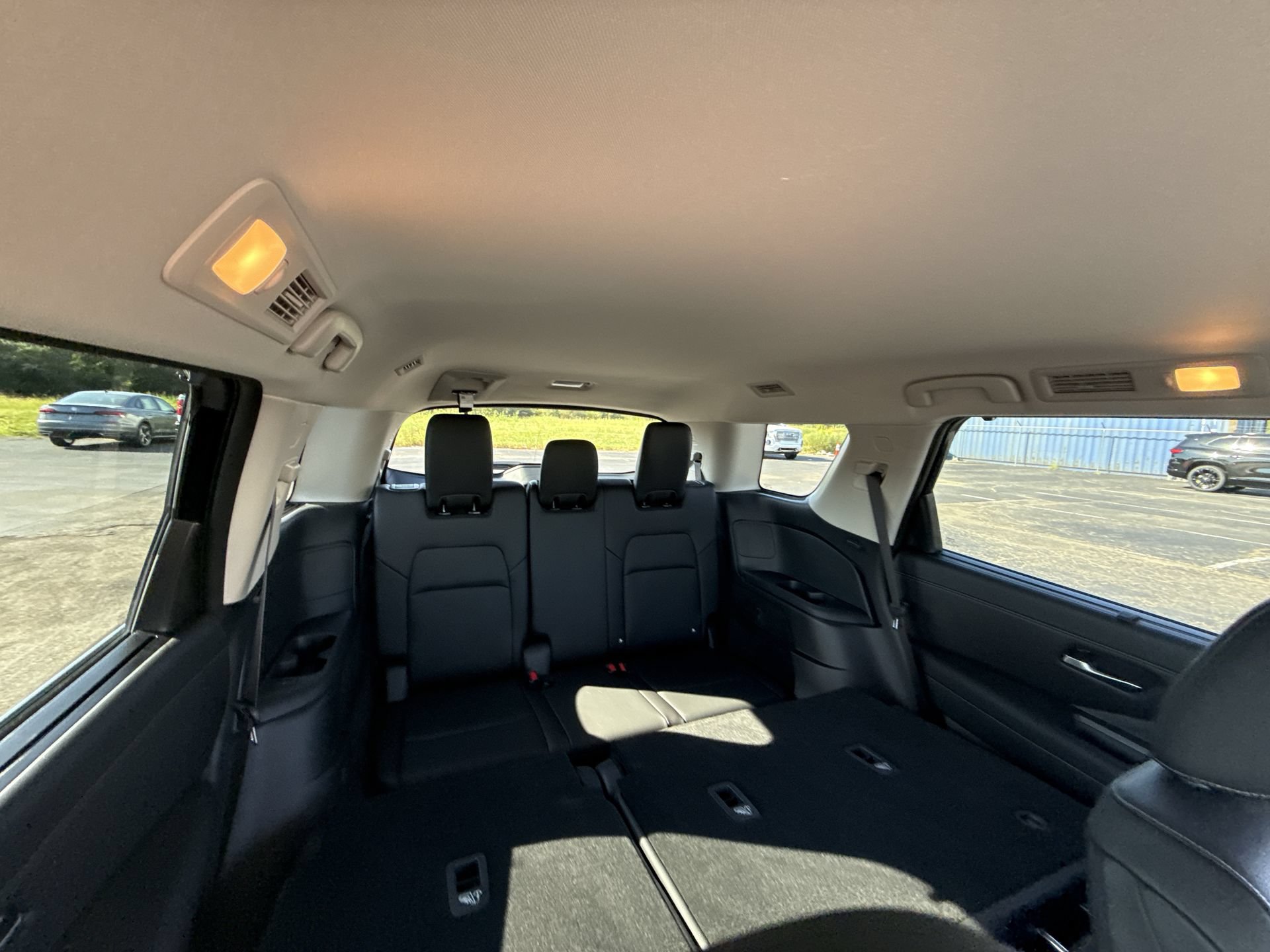 Used 2025 Nissan Pathfinder SL FWD image 11