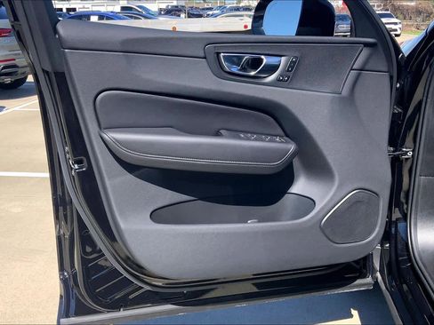 Used 2025 Volvo XC60 B5 Plus image 25