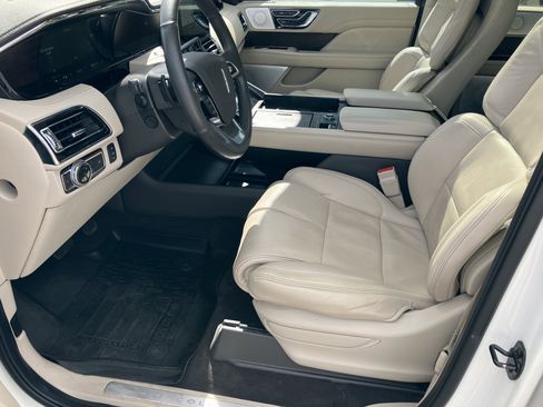 Used 2020 Lincoln Navigator Reserve w/ Luxury Package image 12