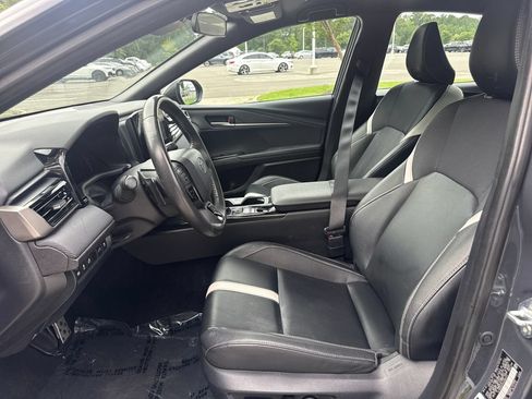 Used 2025 Toyota Camry SE FWD image 12