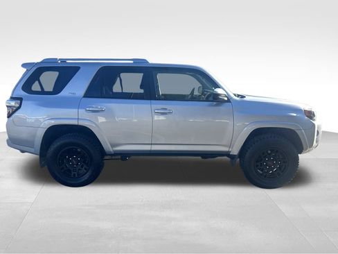 Used 2017 Toyota 4Runner SR5 image 6