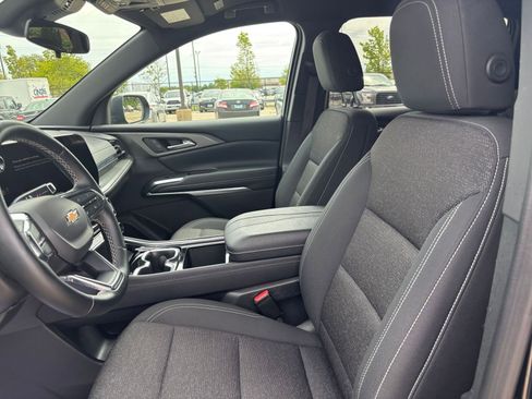 Used 2025 Chevrolet Traverse LT FWD image 28