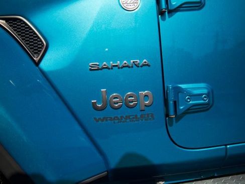 Used 2020 Jeep Wrangler Unlimited Sahara w/ Cold Weather Group AWD/4WD image 11