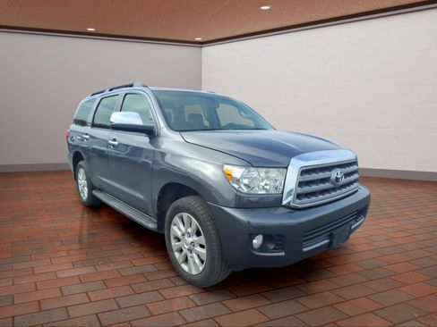 Used 2016 Toyota Sequoia Platinum image 2