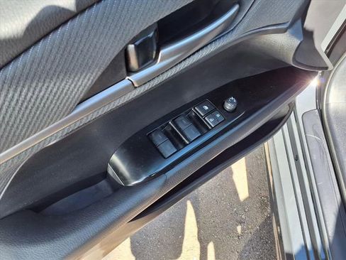 Used 2025 Toyota Camry SE w/ Convenience Package image 10