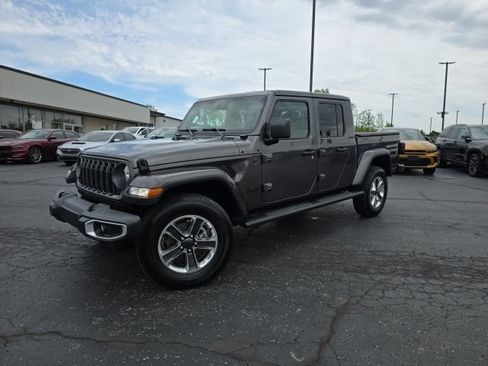 Used 2024 Jeep Gladiator Sport w/ Premium Package AWD/4WD image 3