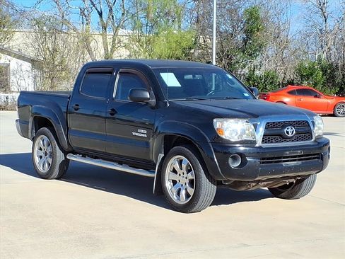 Used 2011 Toyota Tacoma PreRunner image 3