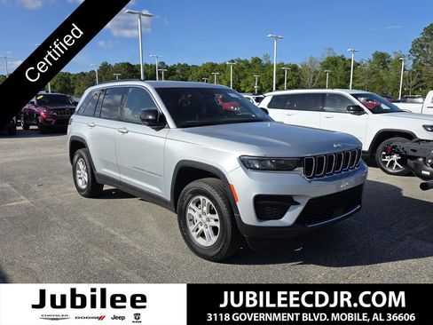 Used 2025 Jeep Grand Cherokee Laredo w/ Luxury Tech Group I image 1