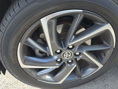 Used 2021 Toyota C-HR Limited image 7