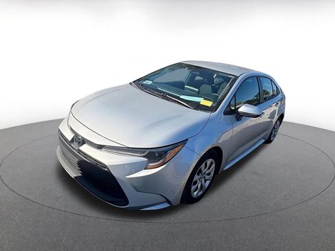 Used 2023 Toyota Corolla LE image 4
