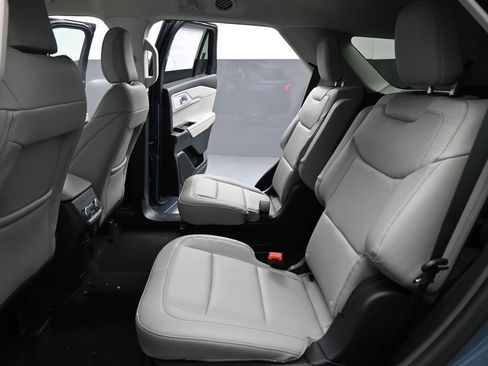 New 2026 Ford Explorer Active w/ Active Comfort Package image 17