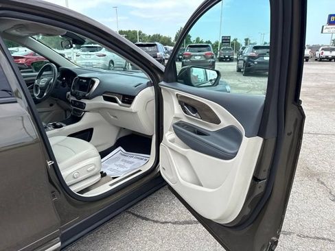 Used 2023 GMC Terrain Denali w/ Denali Premium Package AWD/4WD image 7